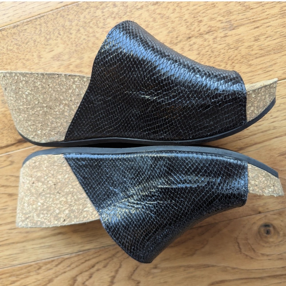 Donald Pliner Platform Wedge Sandals Black Snakeskin Embossed Cork Womens 7B - Picture 5 of 8
